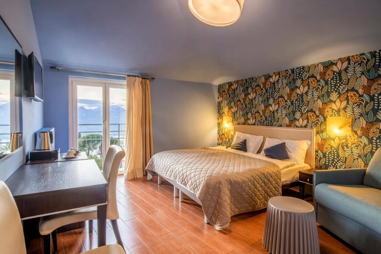 Hotel Bellavista Сан-Дзено-ди-Монтанья 3*,  Италия