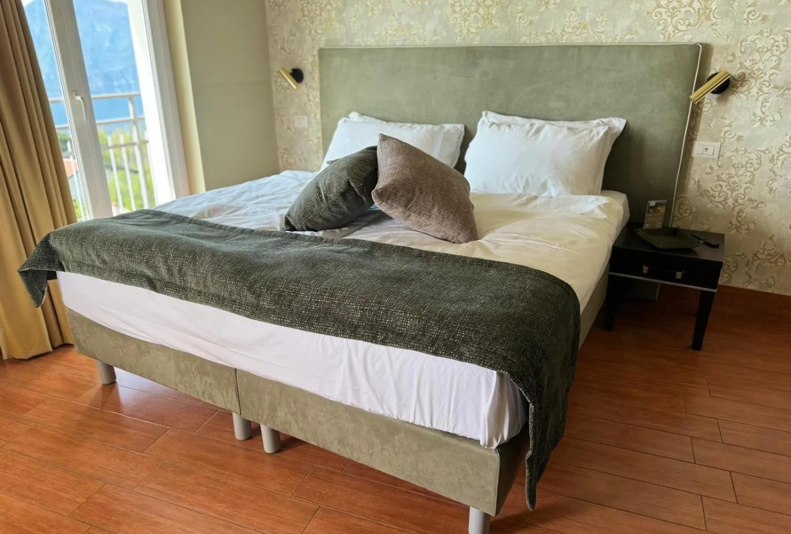 Hotel Bellavista Сан-Дзено-ди-Монтанья