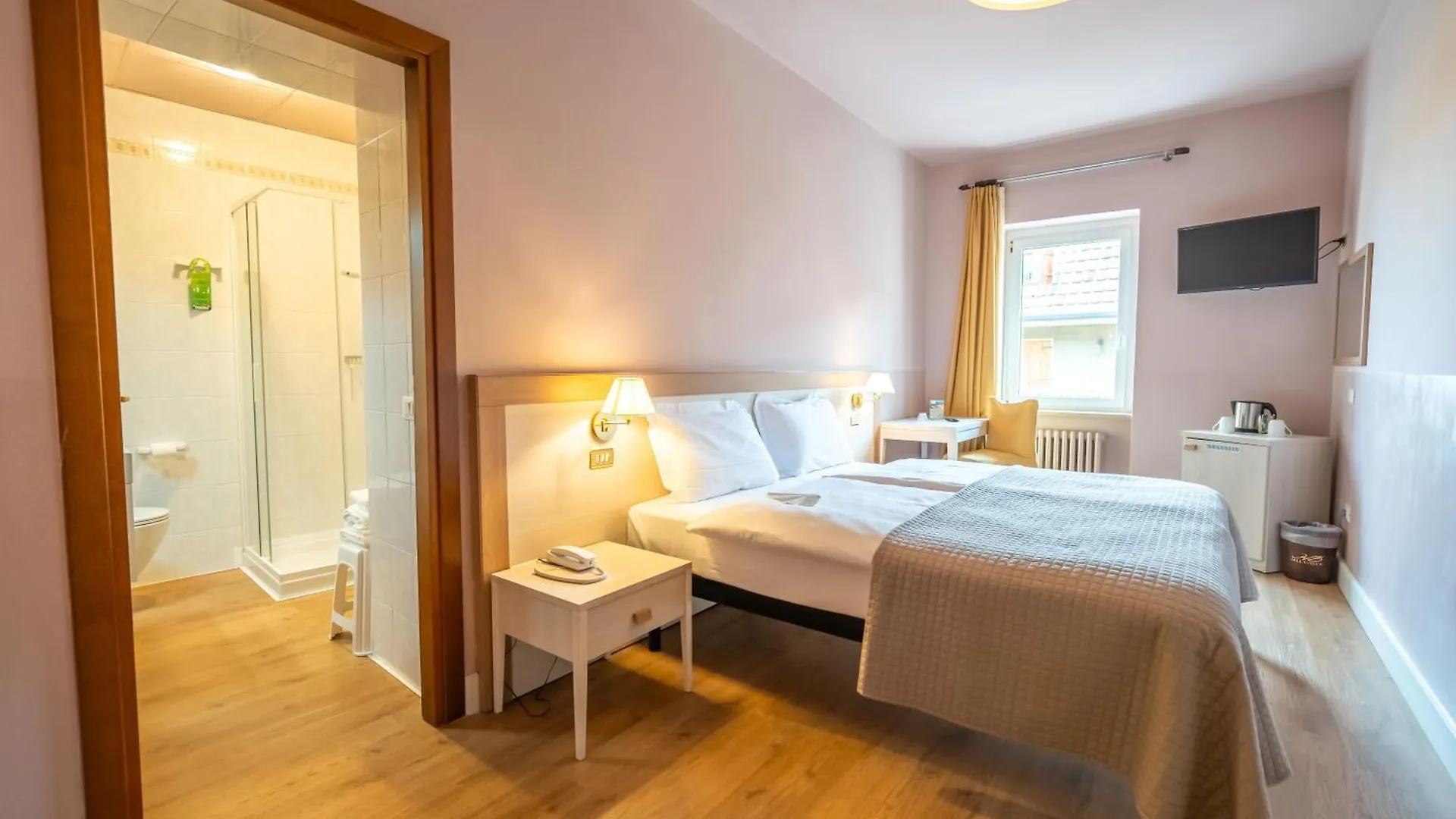 Hotel Bellavista Сан-Дзено-ди-Монтанья