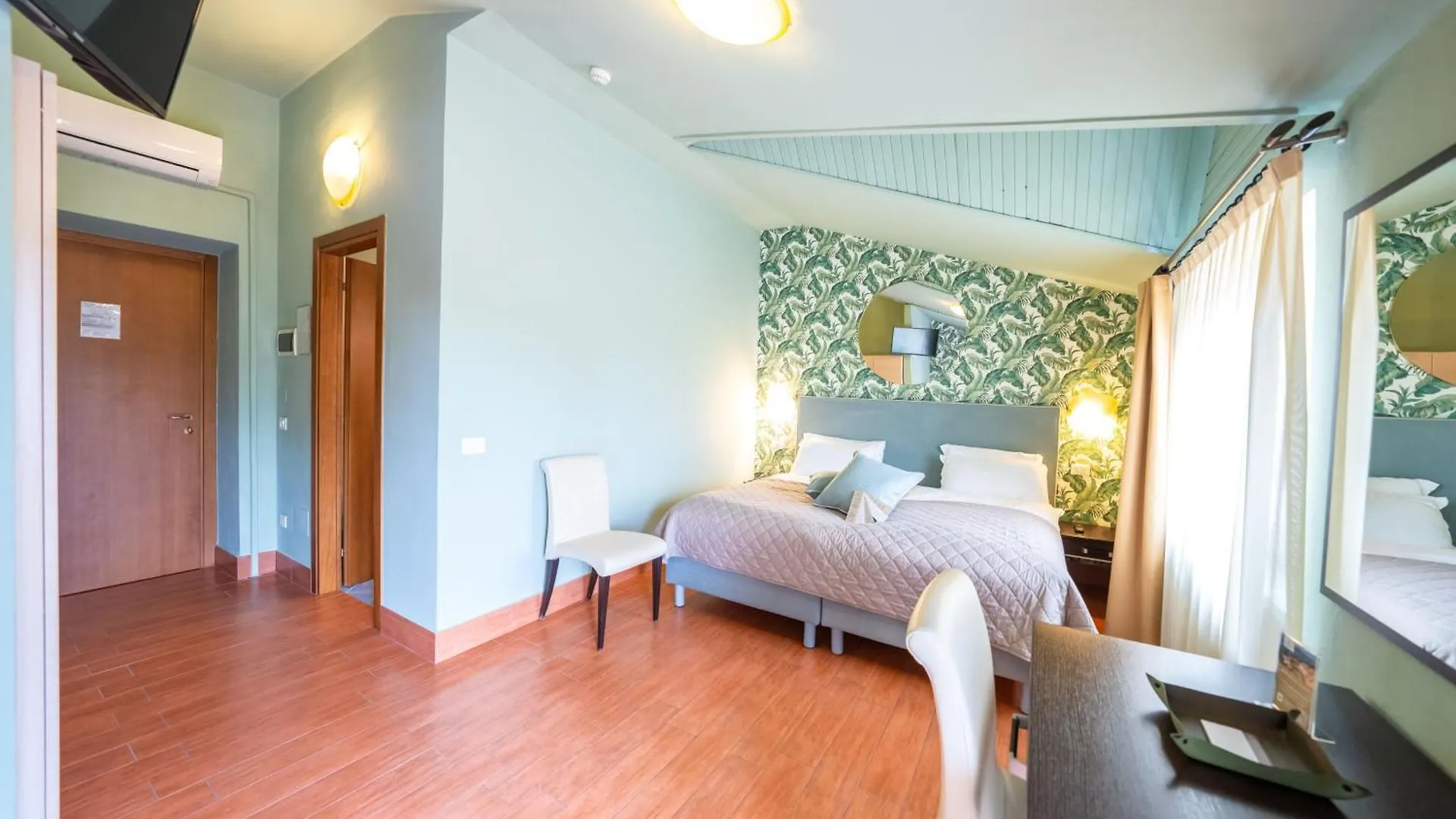 ***  Hotel Bellavista Сан-Дзено-ди-Монтанья Италия