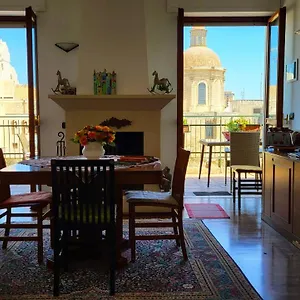 https://attico-barocco.lecce-hotels.com