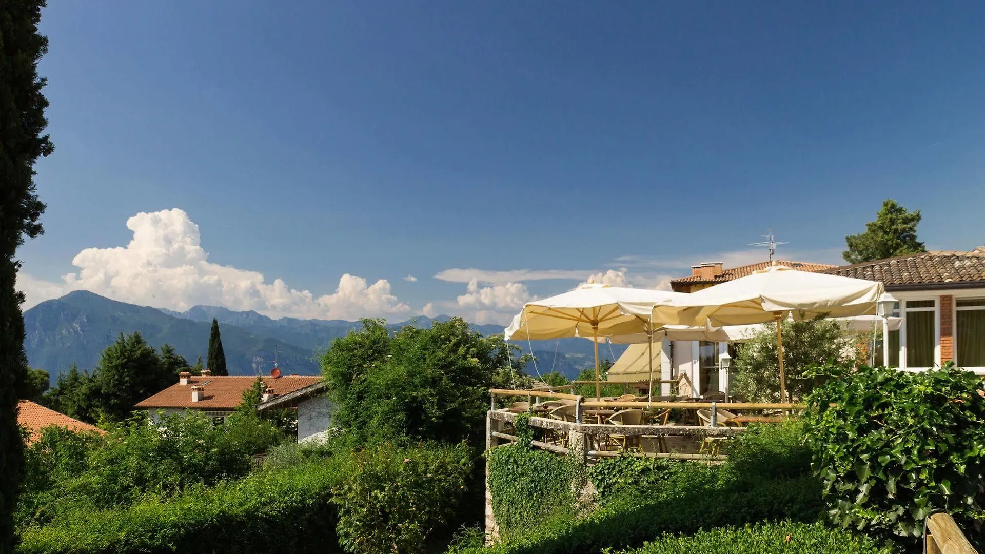 Hotel Bellavista San Zeno di Montagna 3*,